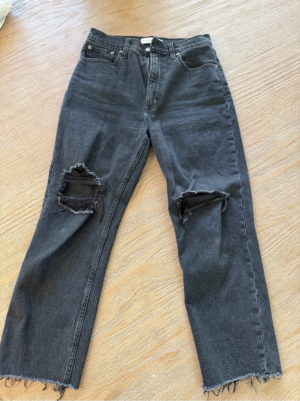 Abercrombie Ankle Straight Ultra High Rise Black Jeans 27/4 Short Distressed